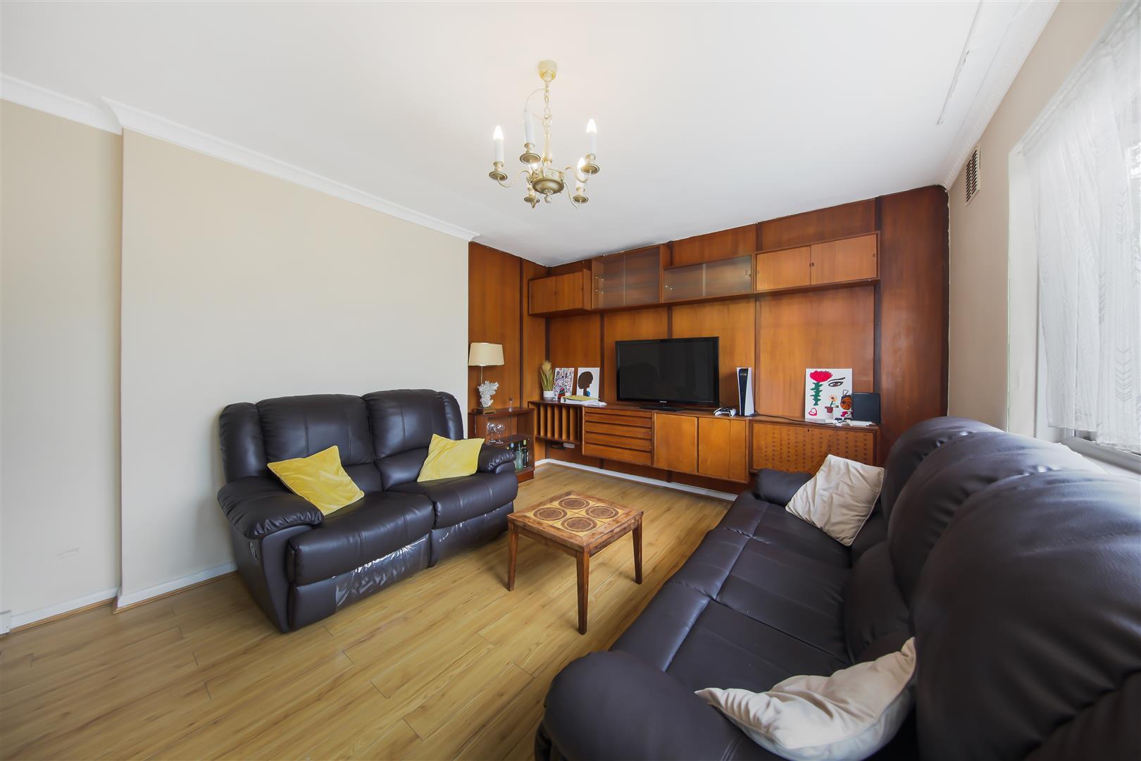 3 bed property in 2 Manor Hall Drive, London